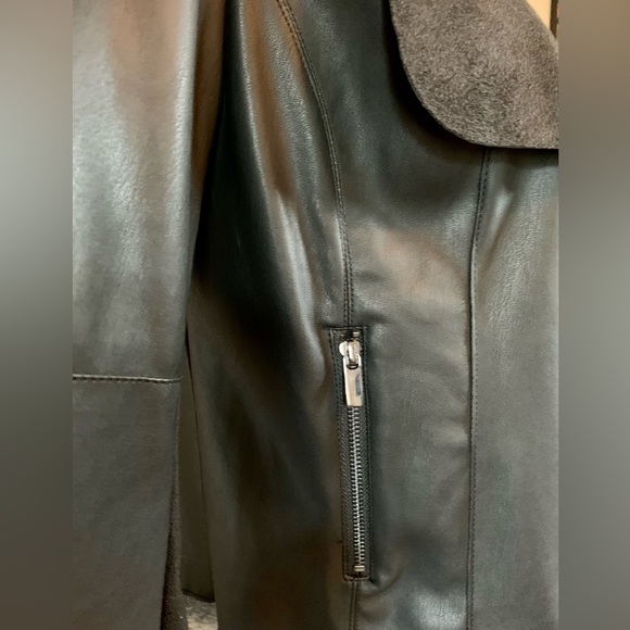 LN VERSATILE JACKET W/DRAPE DETAILING. OPEN FRONT, FRONT ZIP POCKETS, CUTE💞💞 - Picture 7 of 15